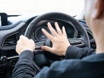 車のクラクションが故障したらどうする？故障の原因や対処法を解説