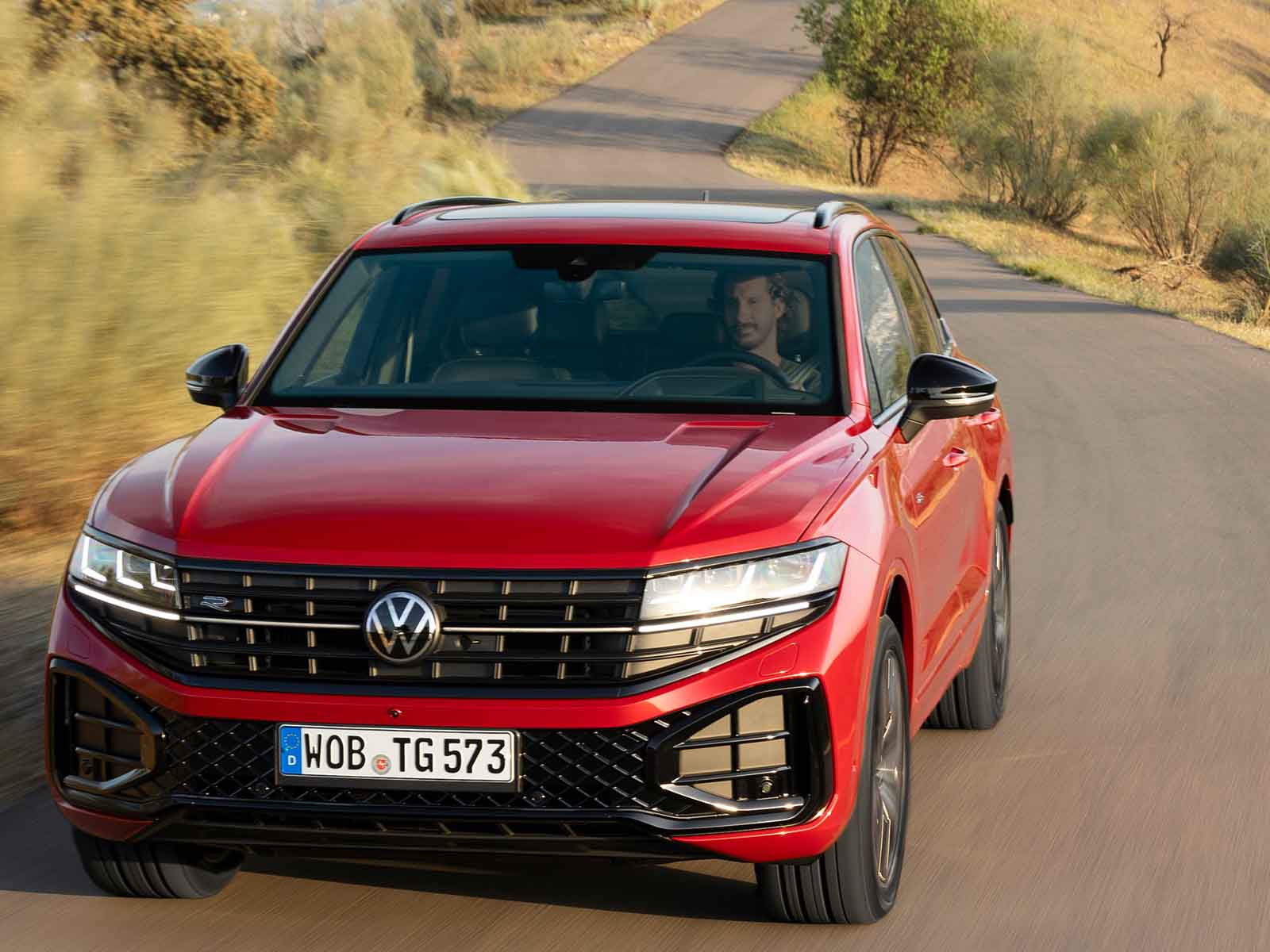 VW �����֥ȥ����쥰�ײ���ȯɽ ���إåɥ饤�Ⱥ��ѤΥե륵����SUV