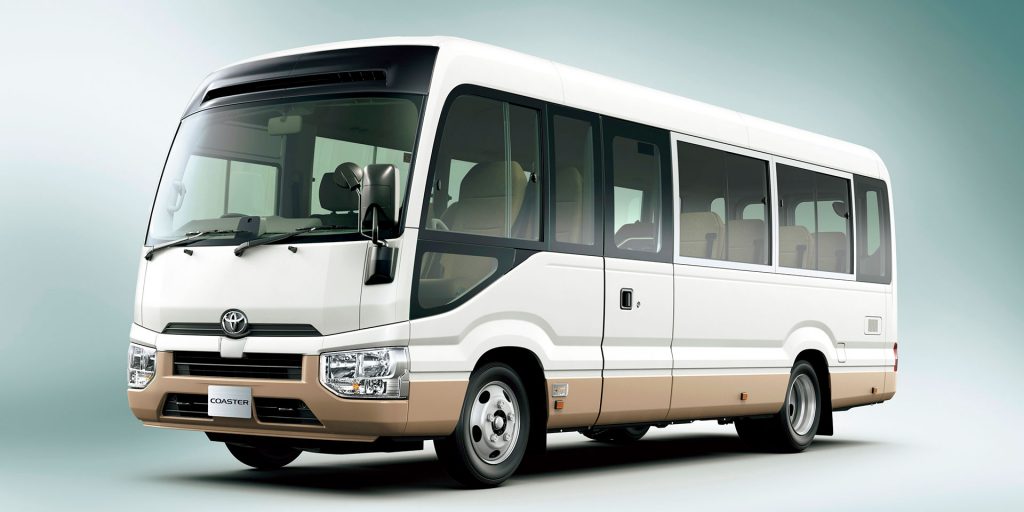 トヨタ・コースターは国産バスコンのベース車として人気のモデル