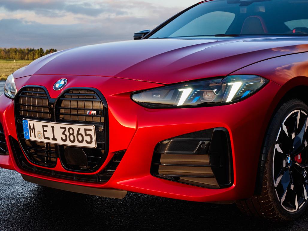 BMW��4���꡼�� ������/���֥ꥪ���ȯɽ ���ǥ������LED�إåɥ饤�Ⱥ��Ѥβ��ɿ���