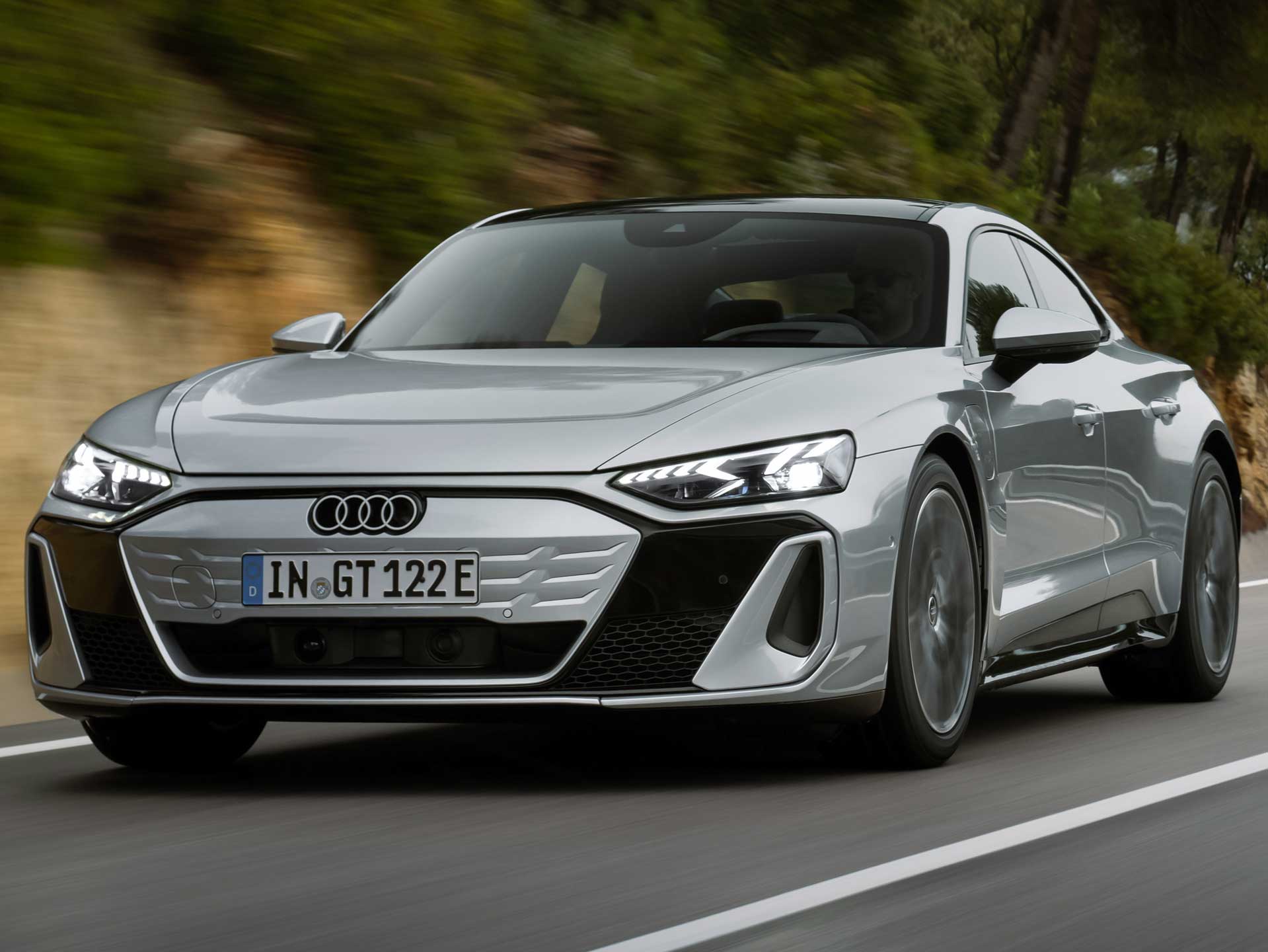 ������e-tron GT���꡼���׹������Ϫ�������ǥ��˾�Ǥ�ѥ�ե�ʥ�ǥ������