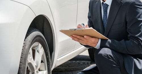 中古車査定士とは？資格の概要や仕事内容とあわせて査定時のチェックポイントも紹介！