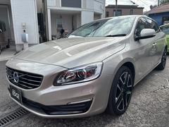 Ｖ６０　Ｄ４　ダイナミックエディション　正規ディーラー車／特別仕様車／クリーンディーゼルターボ／８速ＡＴ／ベージュ本革シート／シートヒーター／パワーシート／純正ナビ／純正１８インチＡＷ／バックカメラ／ＥＴＣ／パドルシフト／記録簿／禁煙車（ボルボ）