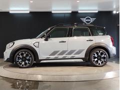 ���Ե��Υ��å��ԥåȤ������դˤ��ƥǥ����󤵤줿�ͣɣΣɤ�����Ū�ʥ���ƥꥢ�Ϥ�������ͷ�ӿ����դ�����̤ʥ֥��ɤ��ħ���Ƥ���ޤ��� 5