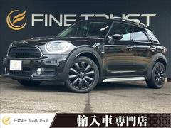 ＭＩＮＩ　クーパーＤ　クロスオーバー　ペッパーパッケージ　ＬＥＤヘッドライト　アダプティブクルーズコントロール　純正タッチパネルナビ　バックカメラ　禁煙車　パーキングディスタンスコントロール　オプション１８インチアロイホイール（ＭＩＮＩ）